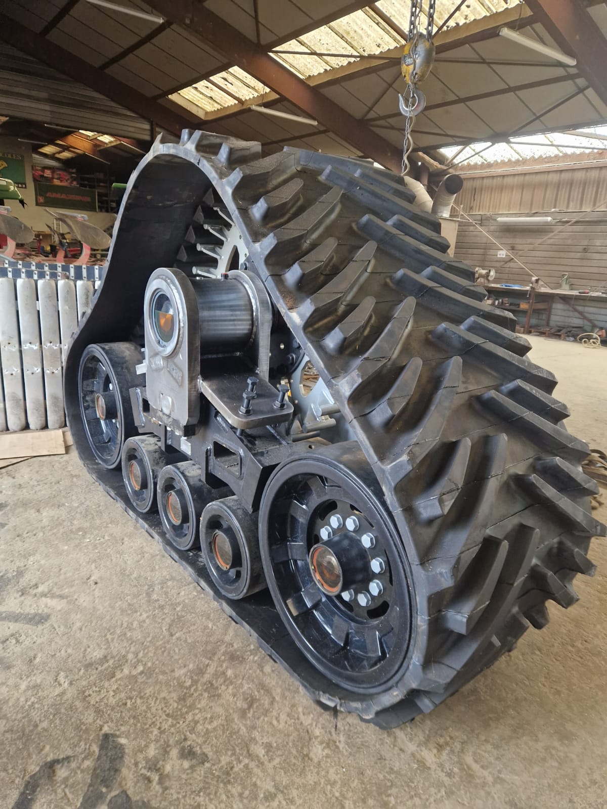 Structure du châssis en acier forgé et usinage du moyeu Robineau